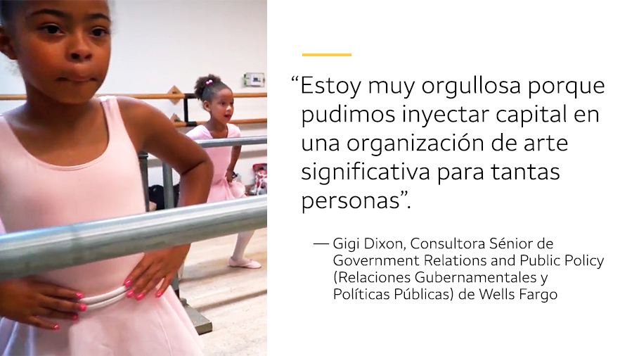 Dos jóvenes bailarinas frente a barras de danza, las manos en las caderas y mirando hacia adelante. Junto a la imagen hay una cita: “Estoy muy orgullosa porque pudimos inyectar capital en una organización de arte significativa para tantas personas”.
