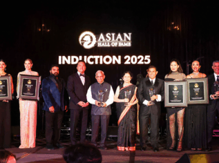 Manu and Rika Shah being inducted into the Asian Hall of Fame, 2025.